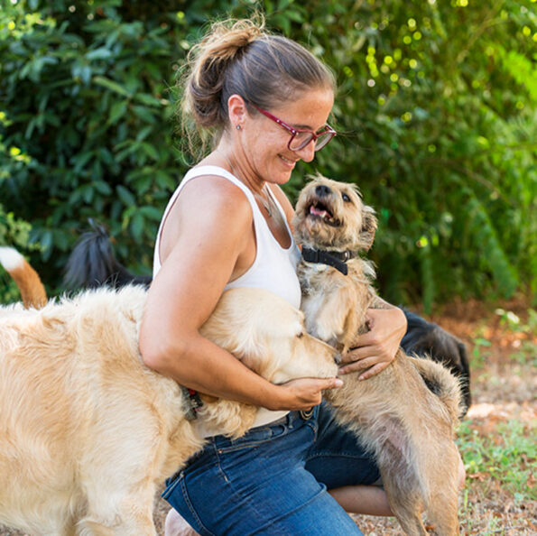 Laura Barbié, educadora canina especializada en masticación